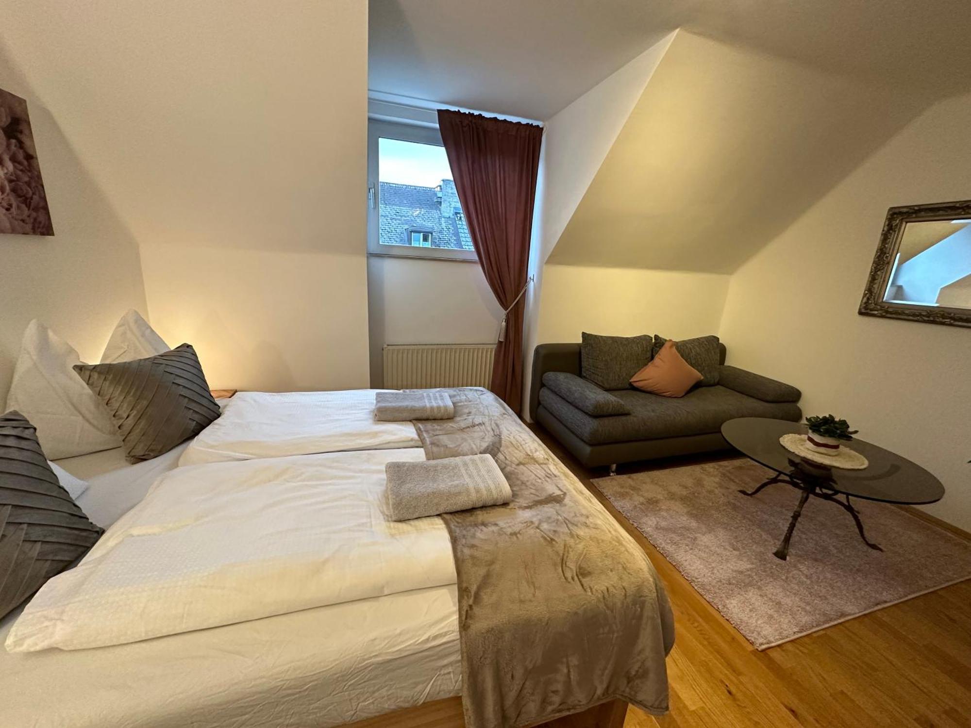 The Peaceful Garden Family With Free Parking Ferienhaus Salzburg