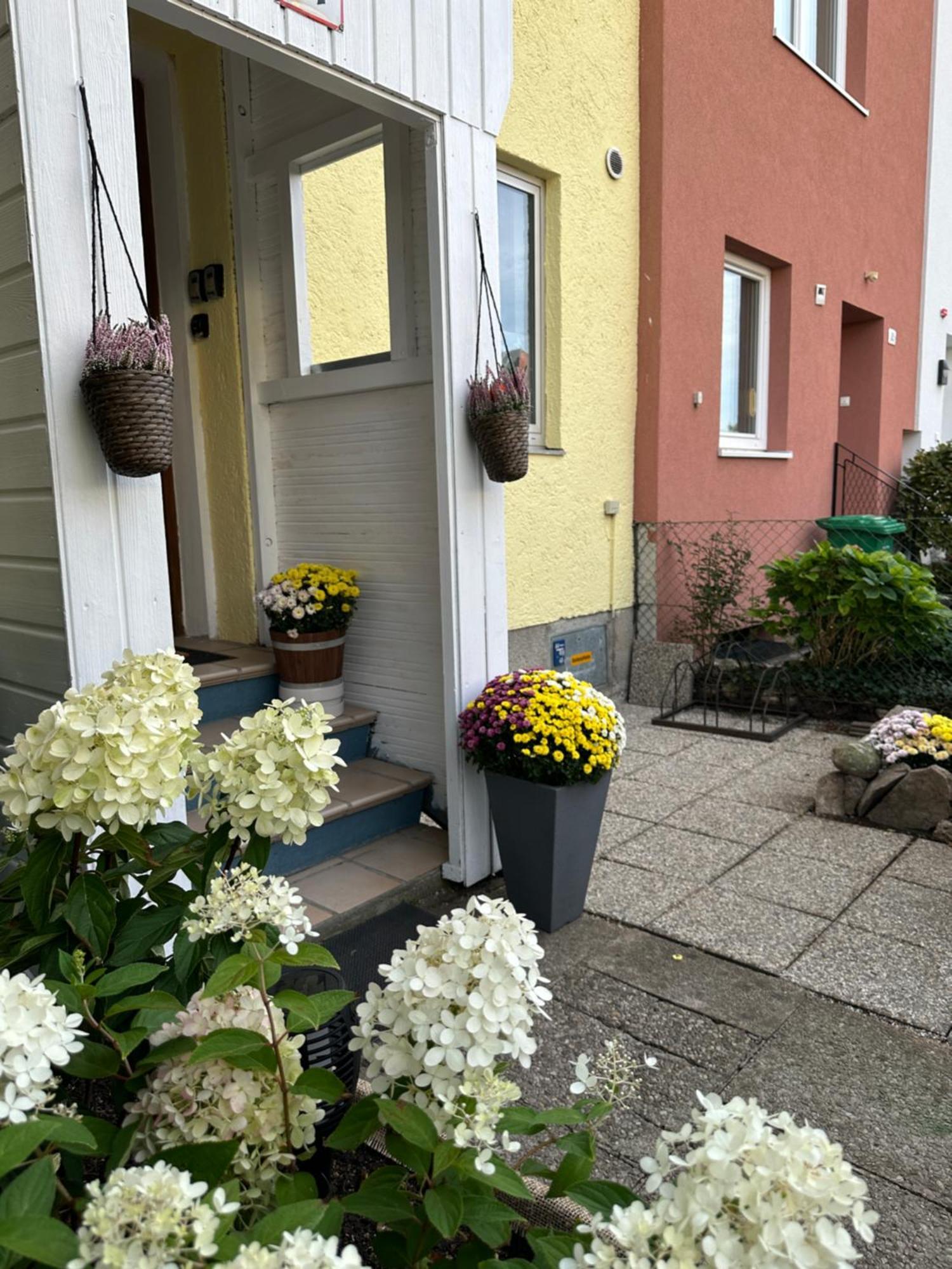 The Peaceful Garden Family With Free Parking Ferienhaus Salzburg